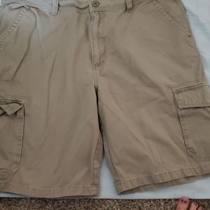 Mens tan cargo shorts size 42